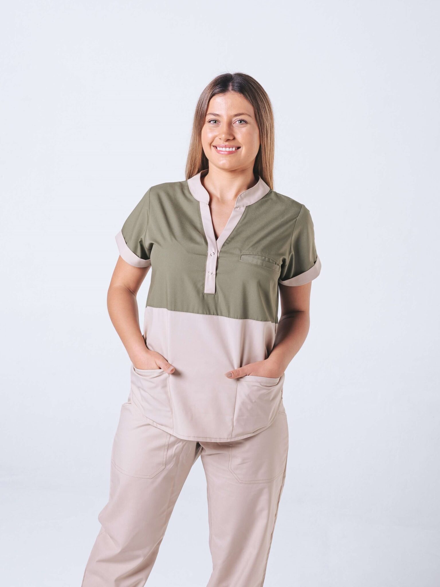 Ambo Paulina verde y beige - Master Uniformes
