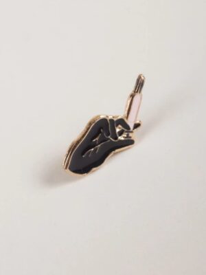 Pin metálico manito jeringa