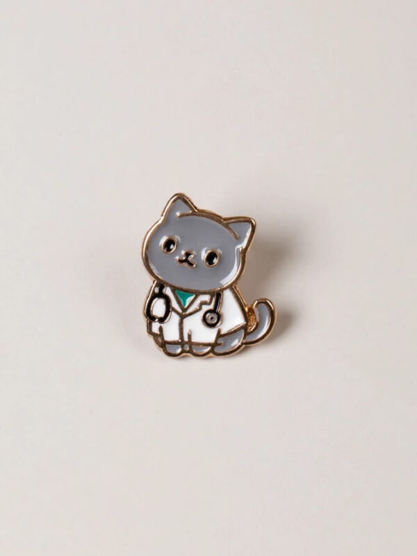 Pin metálico dr. gato